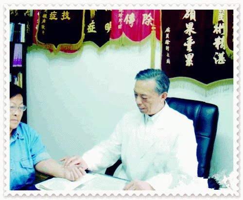 严仲新生活照.jpg